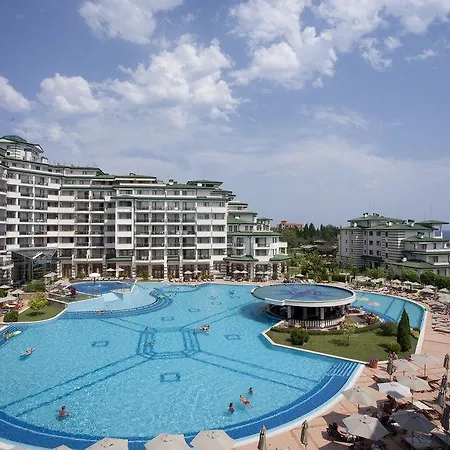 Gt Emerald Resort & Spa Apartments Apartment